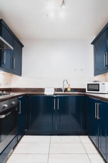 Modern 2-Bed Near Braehead - 6