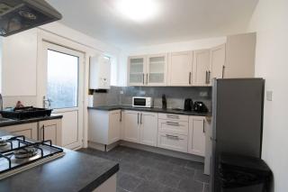 Stylish 2BR in Renfrew - 9