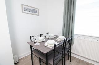 Stylish 2BR in Renfrew - 5