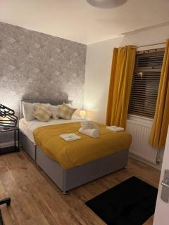 Stylish 2BR in Renfrew - 4