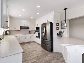 3 Bedrooms Arcade Game Bright Interiors - 9