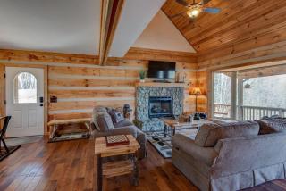 Cozy Bear Cabin - 5