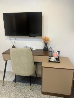 OPULENT OASIS Hotel and Apartments - 6