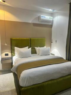 OPULENT OASIS Hotel and Apartments - 5