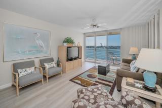 Club Bahia Gorgeous View of Boca Ciega Bay - 3