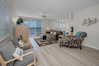 Club Bahia Gorgeous View of Boca Ciega Bay - 1