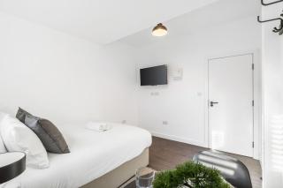 Chic Urban Room In Vibrant Brixton - Bathroom Shared With Just One Other Room - 6