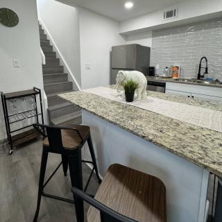 2BD DT Dallas l FIFA READY l 5 Min from Love Field - 1