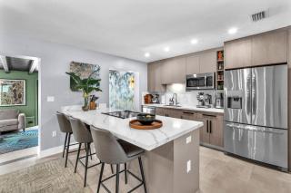 Almost Famous - Pool - Jacuzzi - 8