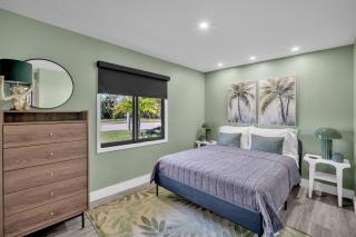 Almost Famous - Pool - Jacuzzi - 4