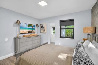 Almost Famous - Pool - Jacuzzi - 2