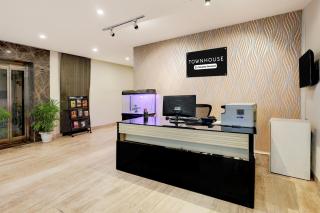 Super Townhouse Hotel Sec- 54 Golf Course Road - 6