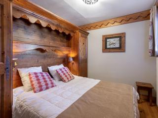 Appartement skis aux pieds, 3 chambres, terrasse, piscine et spa, proche commerces et navettes - FR-1-566-33 - 3