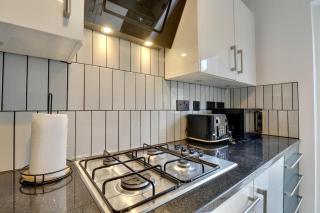 Spacious 4BR house near Portsmouth center - 6