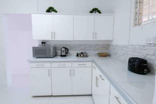 Hidden Treasure -Lovely Modern 2 Bedroom Apartment - 3