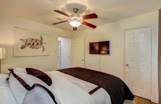 Minutes to Galleria • Private Backyard + Grill - 6