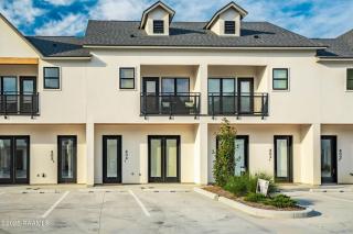 Modern 3BR 2 and a half BA Townhome, Heart of Town - 0