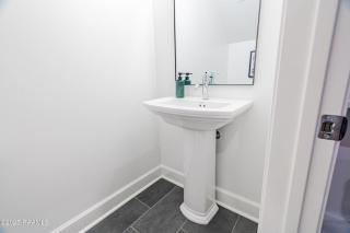 Modern 3BR 2 and a half BA Townhome, Heart of Town - 8