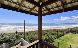 Excelente Casa com área Gourmet de frente mar - 4