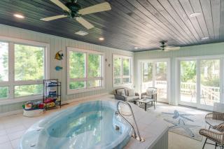 Hot Tub and Private Beach Waterfront Urbanna Escape - 9
