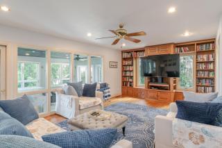 Hot Tub and Private Beach Waterfront Urbanna Escape - 7