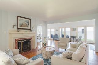 Hot Tub and Private Beach Waterfront Urbanna Escape - 4