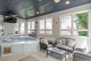Hot Tub and Private Beach Waterfront Urbanna Escape - 3