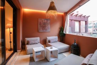 2BR Central Luxury Apt - Pool - Private Gym - 8