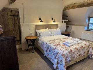 Cosy Cotswold Cottage in village location - 3