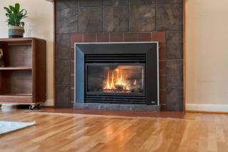 Mellow Yellow Near UW With Cozy Patio - 5