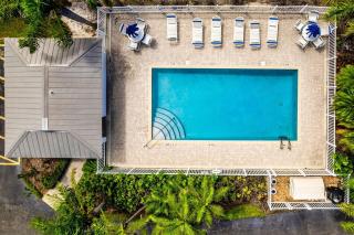 Paradise Found ! Waterview & Steps to Beach - 1