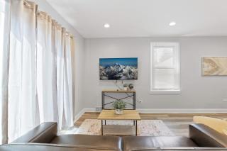 3 BD 2 BA Home near Ohare Airport sleeps 8 - 9