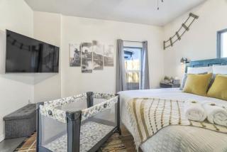 Station 130! Cozy Downtown Home w Fire Pit - 4