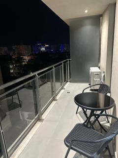 M Apartment Cozy getaway in the Heart of the City - 7