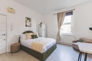 Amazing serviced accommodations for Corporate Contractors and Leisure clients Located at a walking distance from three majors Underground and Overground stations - 8
