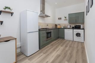 High-End City Escape - Pool Table - Spacious 2B apartment - 6