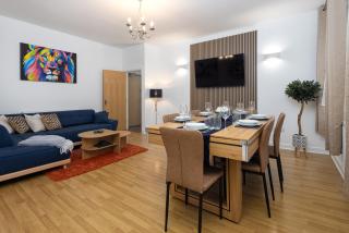 High-End City Escape - Pool Table - Spacious 2B apartment - 0