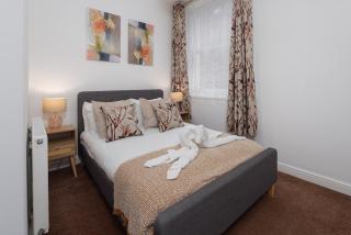 High-End City Escape - Pool Table - Spacious 2B apartment - 7