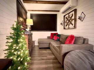 Hot Tub! The Blue Ridge Luxury Container Home - 2