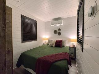 Hot Tub! The Blue Ridge Luxury Container Home - 1