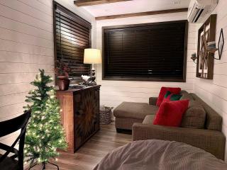 Hot Tub! The Blue Ridge Luxury Container Home - 6