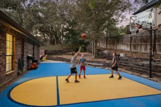 Resort Backyard Sportcourt Pool Hot Tub - 9