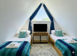 Clifftop Chalet With Pool - 3