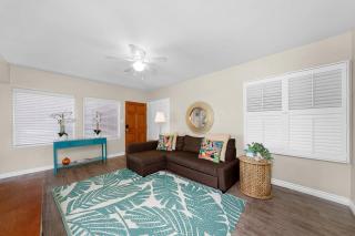 Ben's Beach Bungalow 1 150 Steps to Sand - 3