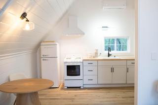 Liv's Treehouse-Honeymoon Suite-Hot Tub - 5