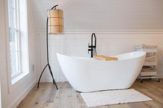 Liv's Treehouse-Honeymoon Suite-Hot Tub - 8