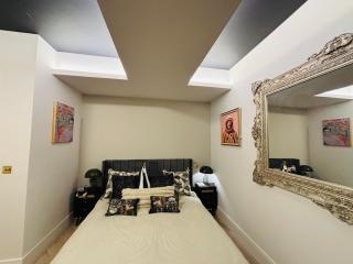 New-Build Luxury Flat, Only 300m from Tube Station - 1