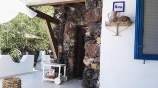 Villa Noir In Vulcanello - 1