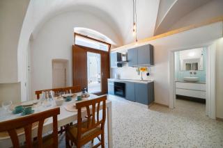 Historic Town Center, Parking Nearby - 1