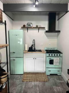 Modern Big Bear Cabin With Spa, BBQ & EV Charging on Site - 4